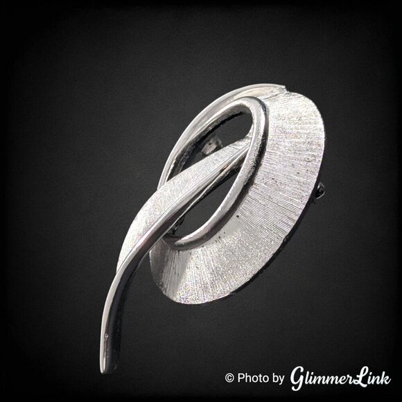 Vintage 60s Crown Trifari Modernist Ribbon Swirl Silver Tone Brooch - Picture 4 of 7
